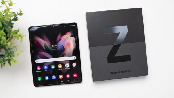 Samsung Galaxy Z Fold 3 - Image 3