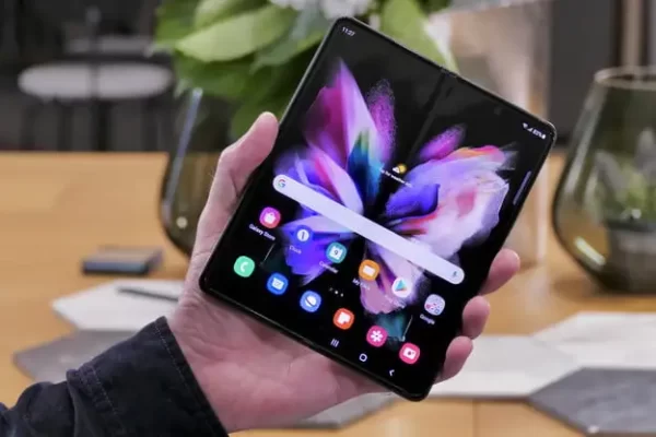 Samsung Galaxy Z Fold 3 - Image 2